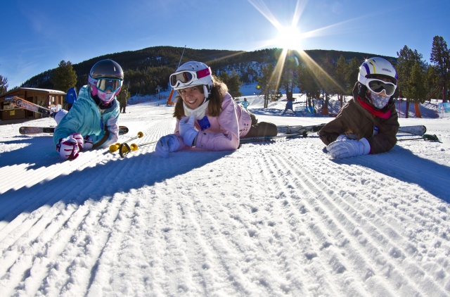  Studentengruppe im Schnee 